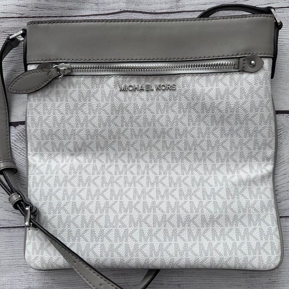 NEW! Designer MICHAEL KORS Jet Set White/Grey Monogram Crossbody Bag NWOT - Picture 2 of 8